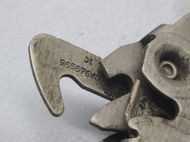 bontott PEUGEOT 407 Motorháztető Nyitó Kar / Gomb