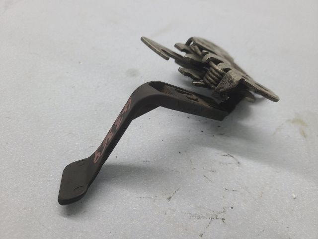 bontott PEUGEOT 407 Motorháztető Nyitó Kar / Gomb