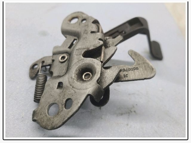 bontott PEUGEOT 407 Motorháztető Zárszerkezet