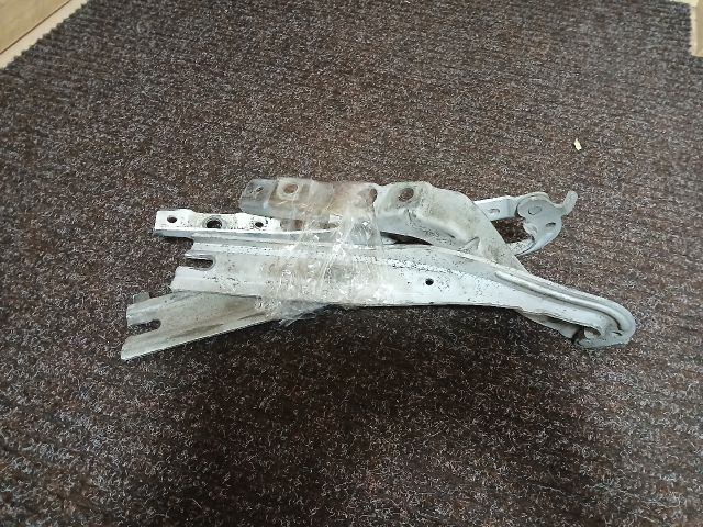 bontott PEUGEOT 407 Motorháztető Zsanér Pár