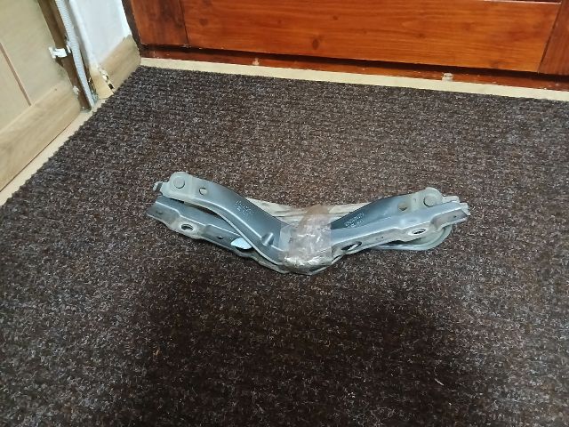 bontott PEUGEOT 407 Motorháztető Zsanér Pár