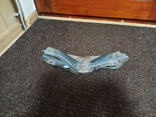 bontott PEUGEOT 407 Motorháztető Zsanér Pár