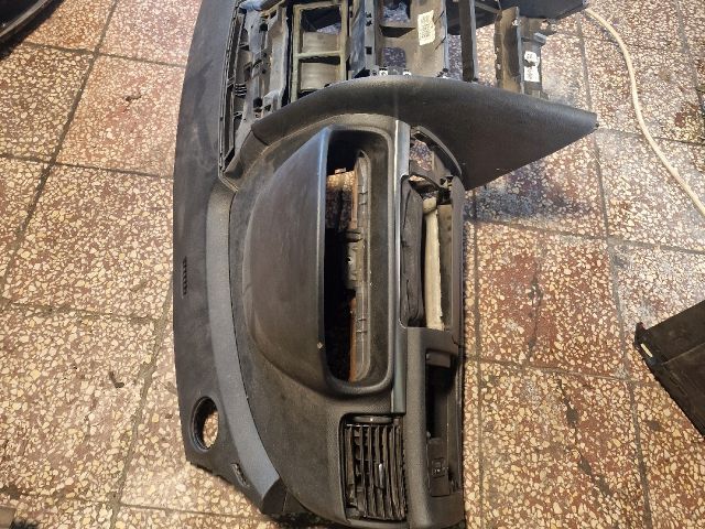 bontott PEUGEOT 407 Műszerfal Héj