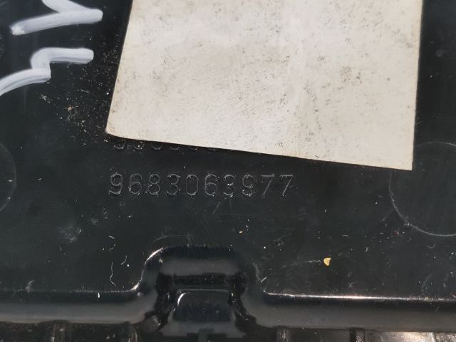 bontott PEUGEOT 407 Pohártartó