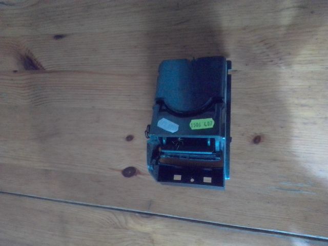 bontott PEUGEOT 407 Pohártartó