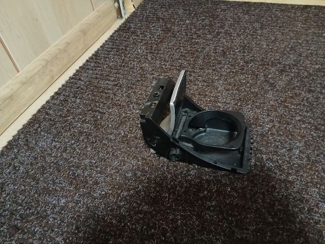 bontott PEUGEOT 407 Pohártartó