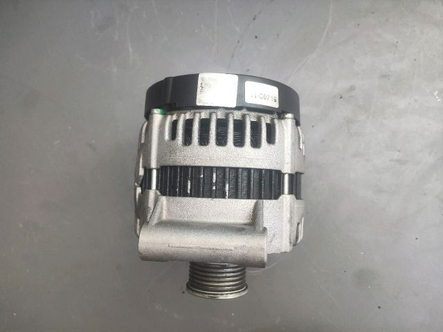 bontott PEUGEOT 5008 Generátor