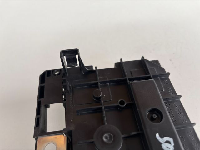 bontott PEUGEOT 5008 Biztosítéktábla Motortér