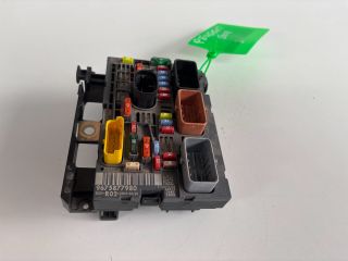 bontott PEUGEOT 5008 Biztosítéktábla Motortér