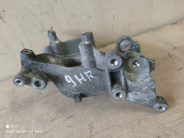 bontott PEUGEOT 5008 Generátor Tartó Bak