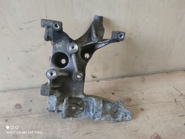 bontott PEUGEOT 5008 Generátor Tartó Bak