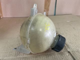 bontott PEUGEOT 5008 Kiegyenlítő Tartály