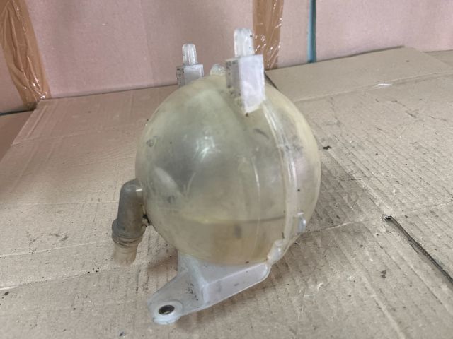 bontott PEUGEOT 5008 Kiegyenlítő Tartály