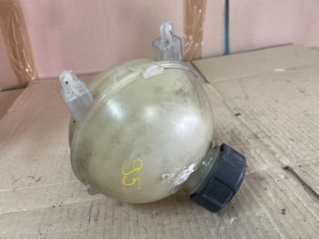 bontott PEUGEOT 5008 Kiegyenlítő Tartály