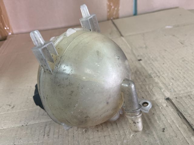 bontott PEUGEOT 5008 Kiegyenlítő Tartály