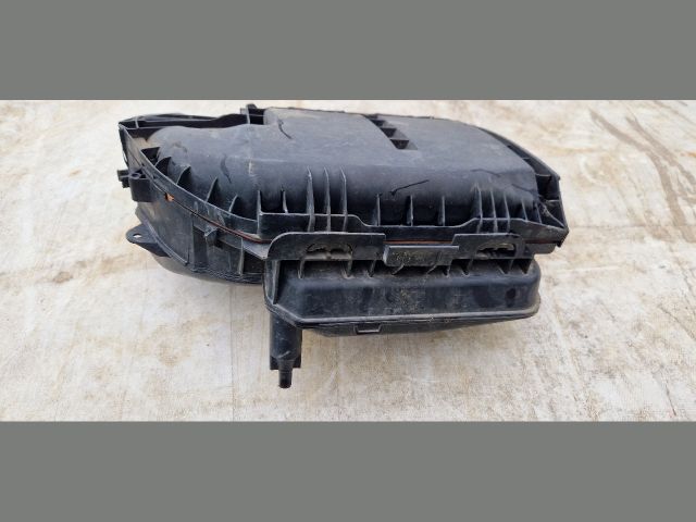 bontott PEUGEOT 5008 Légszűrő Ház