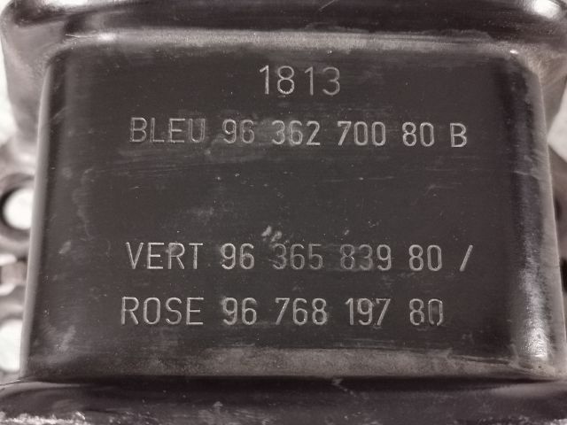 bontott PEUGEOT 5008 Motor Tartó Bak Jobb