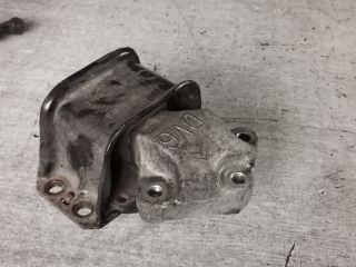 bontott PEUGEOT 5008 Motor Tartó Bak Jobb