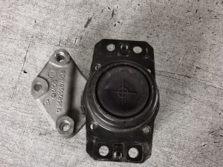 bontott PEUGEOT 5008 Motor Tartó Bak Jobb