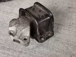 bontott PEUGEOT 5008 Motor Tartó Bak Jobb