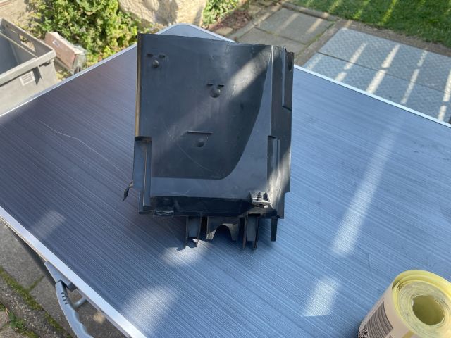 bontott PEUGEOT 5008 Motorvezérlő Doboz (Műanyag)