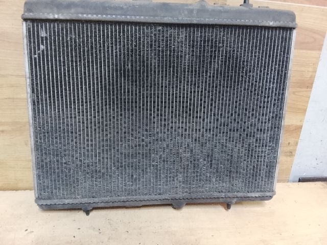 bontott PEUGEOT 5008 Vízhűtő Radiátor (Klímás)