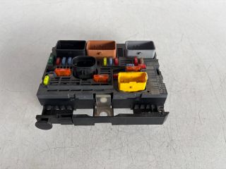 bontott PEUGEOT 5008 Biztosítéktábla Motortér