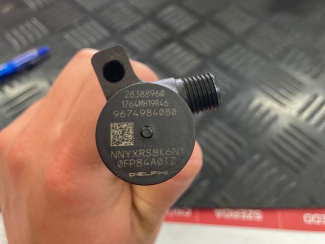 bontott PEUGEOT 5008 Porlasztó (1 db)