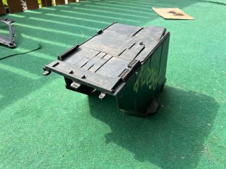 bontott PEUGEOT 5008 Akkumulátor Tartó