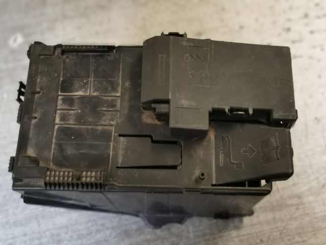 bontott PEUGEOT 5008 Akkumulátor Tartó