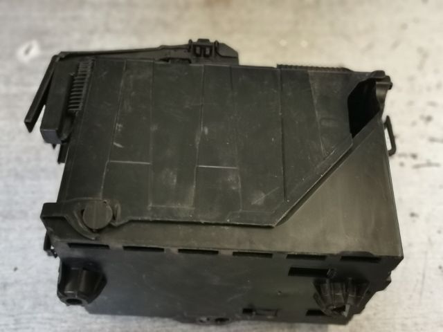 bontott PEUGEOT 5008 Akkumulátor Tartó