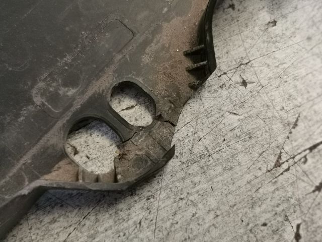 bontott PEUGEOT 5008 Akkumulátor Tartó