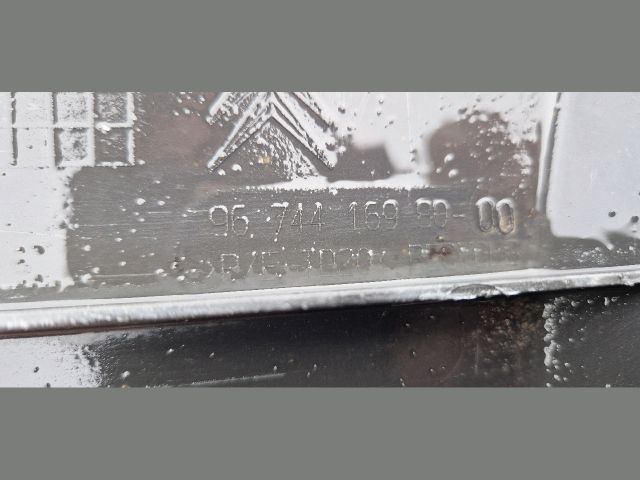 bontott PEUGEOT 5008 Bal Alsó Hátsó Lámpa