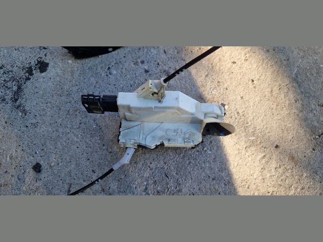 bontott PEUGEOT 5008 Bal első Ajtózár