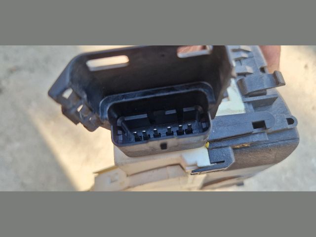 bontott PEUGEOT 5008 Bal első Ajtózár