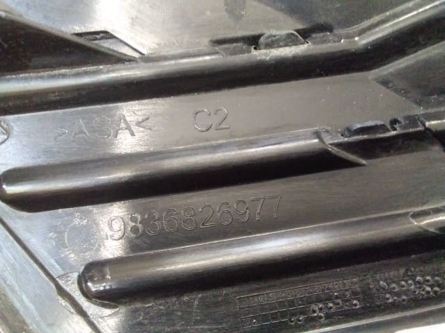 bontott PEUGEOT 5008 Bal első Lökhárító Díszléc