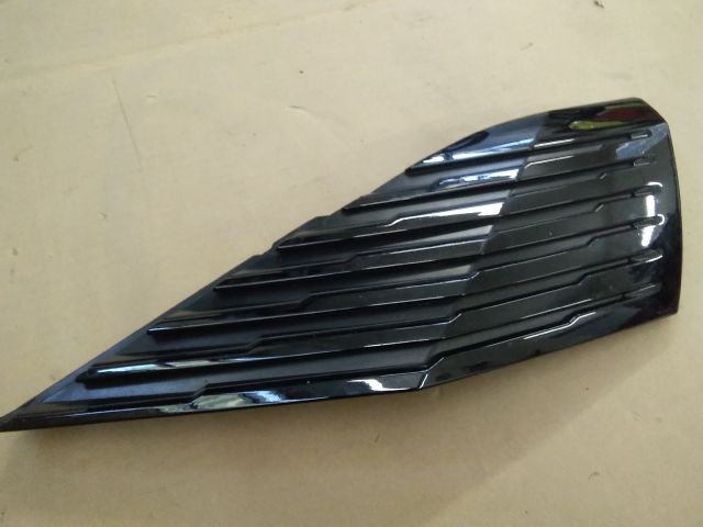 bontott PEUGEOT 5008 Bal első Lökhárító Díszléc