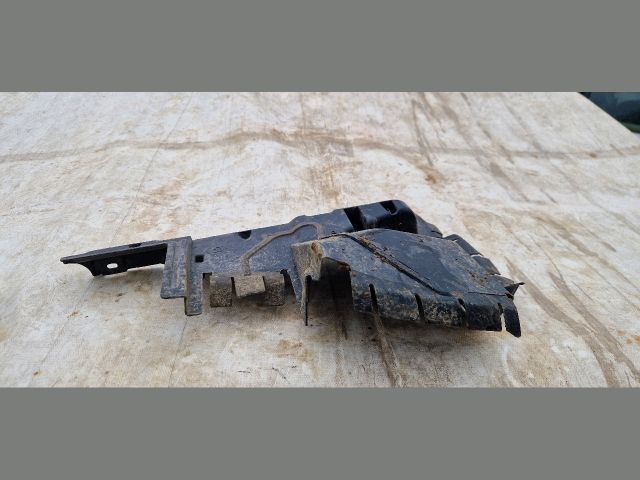 bontott PEUGEOT 5008 Bal Hűtő Légterelő