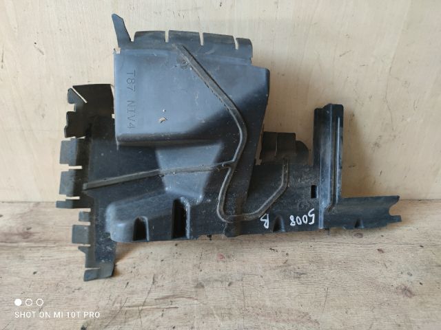 bontott PEUGEOT 5008 Bal Hűtő Légterelő