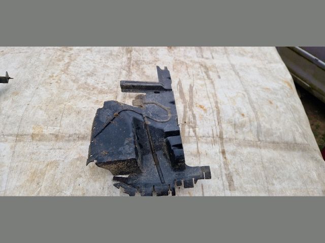 bontott PEUGEOT 5008 Bal Hűtő Légterelő