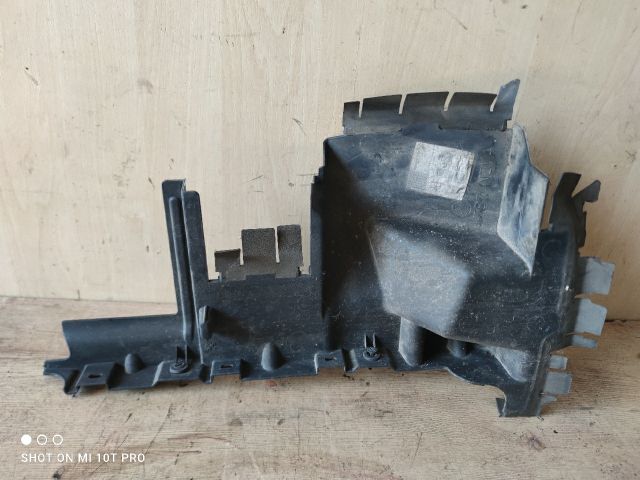 bontott PEUGEOT 5008 Bal Hűtő Légterelő