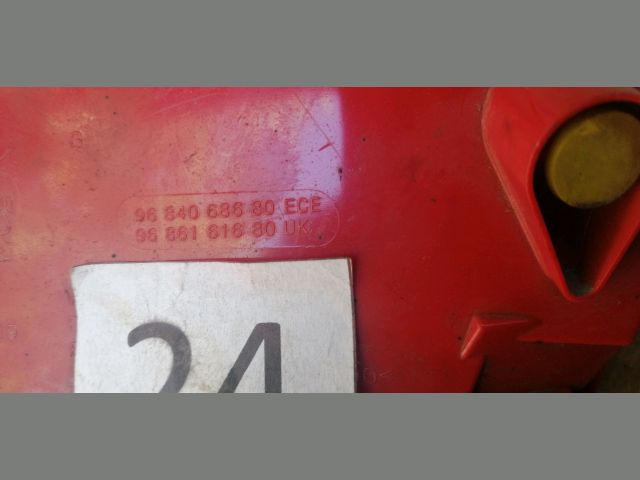 bontott PEUGEOT 5008 Bal Ködzárófény