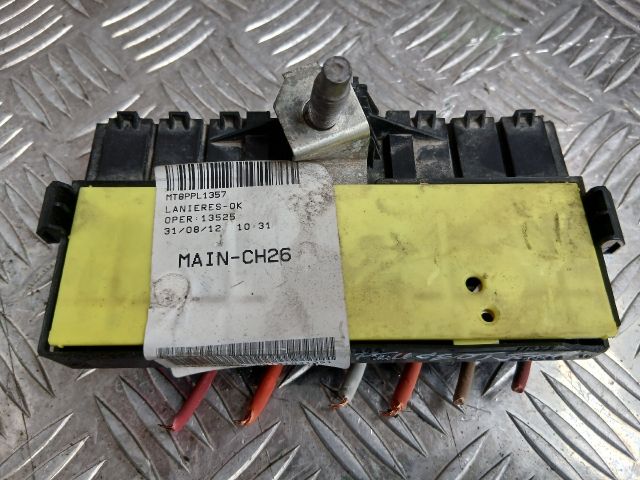 bontott PEUGEOT 5008 Biztosítéktábla Doboz