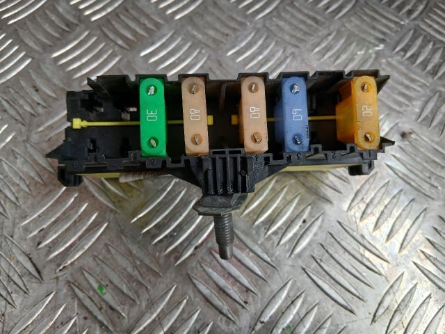 bontott PEUGEOT 5008 Biztosítéktábla Doboz