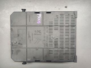 bontott PEUGEOT 5008 Biztosítéktábla Utastér