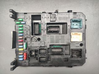 bontott PEUGEOT 5008 Biztosítéktábla Utastér