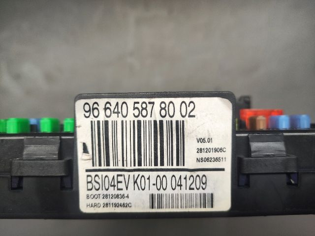 bontott PEUGEOT 5008 Biztosítéktábla Utastér