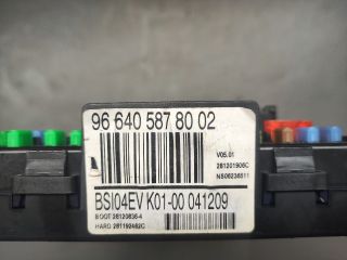 bontott PEUGEOT 5008 Biztosítéktábla Utastér