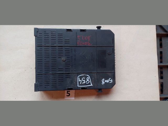 bontott PEUGEOT 5008 Biztosítéktábla Utastér