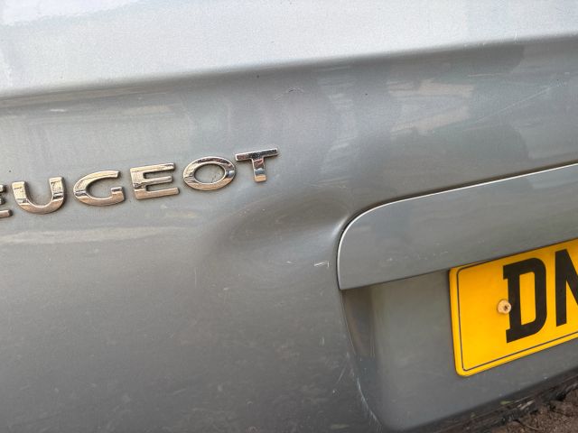 bontott PEUGEOT 5008 Csomagtérajtó (Részeivel)